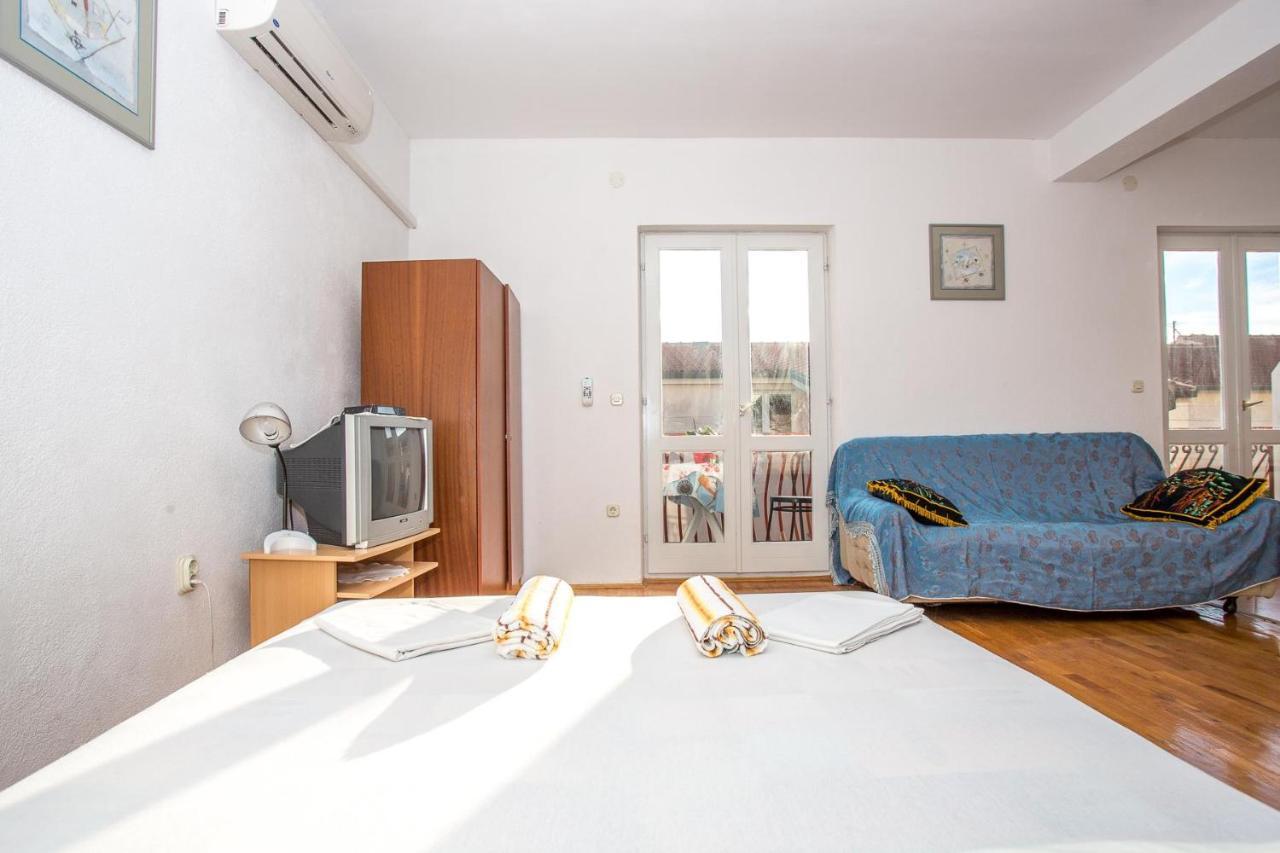 Apartments Nuic 748 Makarska Exterior foto
